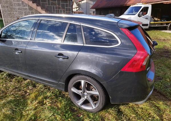 Volvo V60 cena 31500 przebieg: 250000, rok produkcji 2011 z Trzebiatów małe 46